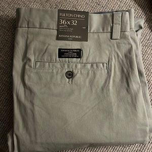 Banana Republic - Fulton Chino 36x32 Skinny fit. Color: sage green. New with tag